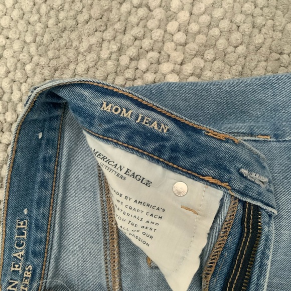 American Eagle MOM or BOYFRIEND JEANS - Picture 3 of 4